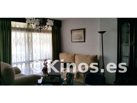 Etagenwohnung kaufen in Malaga, 90 m² Wohnfläche, 4 Zimmer