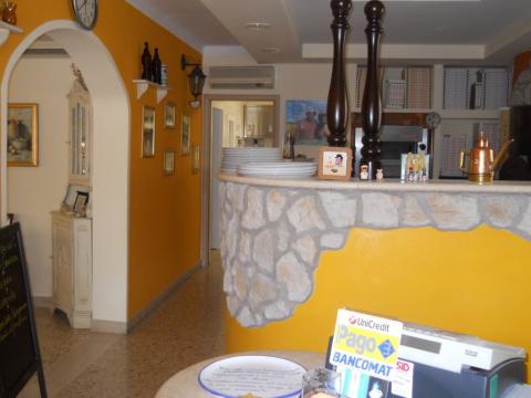 Restaurant kaufen in Ciano d'Enza, 100 m² Gastrofläche