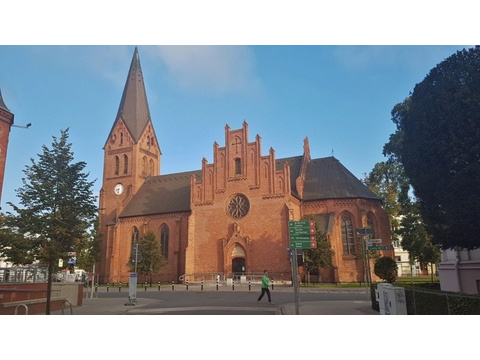 Zweifamilienhaus kaufen in Rostock, mit Stellplatz, 215 m² Grundstück, 218 m² Wohnfläche, 9 Zimmer