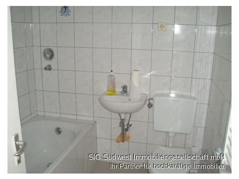 Badezimmer mit Wanne & WC