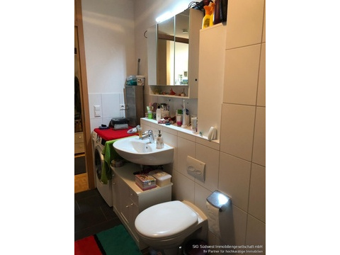 Bad mit Dusche und WC