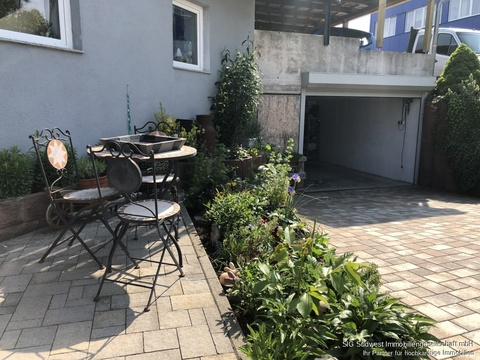 Terrasse und Garage