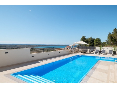 Villa kaufen in Ražanac, mit Stellplatz, 738 m² Grundstück, 220 m² Wohnfläche, 4 Zimmer