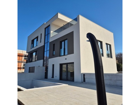 Maisonette- Wohnung kaufen in Rovanjska, mit Stellplatz, 114,36 m² Wohnfläche, 4 Zimmer