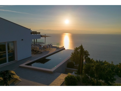 Villa kaufen in Opatija, mit Stellplatz, 2.350 m² Grundstück, 470 m² Wohnfläche, 6 Zimmer