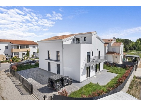 Doppelhaushälfte kaufen in Poreč, mit Stellplatz, 200 m² Grundstück, 180 m² Wohnfläche, 5 Zimmer