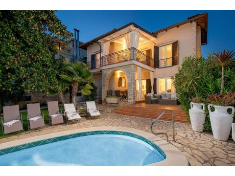 Villa kaufen in Umag, 1.000 m² Grundstück, 480 m² Wohnfläche, 11 Zimmer