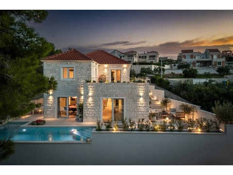 Einfamilienhaus kaufen in Gespanschaft Split-Dalmatien, mit Stellplatz, 365 m² Grundstück, 150 m² Wohnfläche, 5 Zimmer