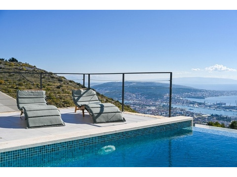 Villa kaufen in Trogir, mit Garage, 590 m² Grundstück, 320 m² Wohnfläche, 5 Zimmer