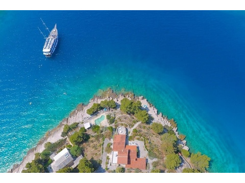 Villa kaufen in Gespanschaft Split-Dalmatien, 2.700 m² Grundstück, 300 m² Wohnfläche, 5 Zimmer