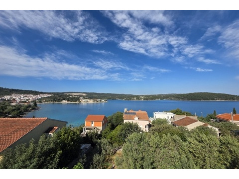 Einfamilienhaus kaufen in Gespanschaft Split-Dalmatien, mit Stellplatz, 1.300 m² Grundstück, 200 m² Wohnfläche, 8 Zimmer