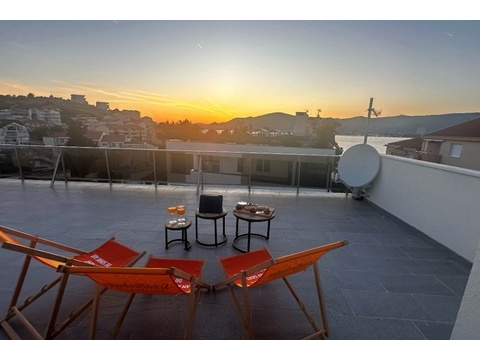 Haus kaufen in Gespanschaft Split-Dalmatien, mit Stellplatz, 130 m² Grundstück, 195 m² Wohnfläche, 6 Zimmer