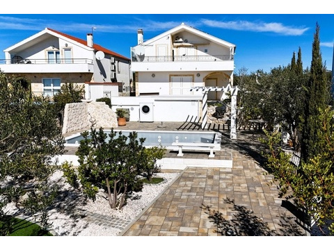 Zweifamilienhaus kaufen in Primošten, mit Stellplatz, 700 m² Grundstück, 120 m² Wohnfläche, 5 Zimmer