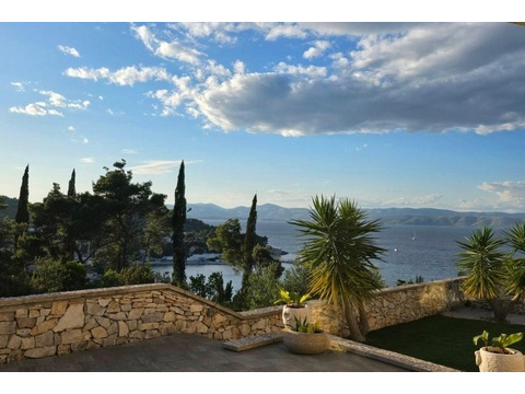 Villa kaufen in Rogač, mit Stellplatz, 700 m² Grundstück, 230 m² Wohnfläche, 5 Zimmer
