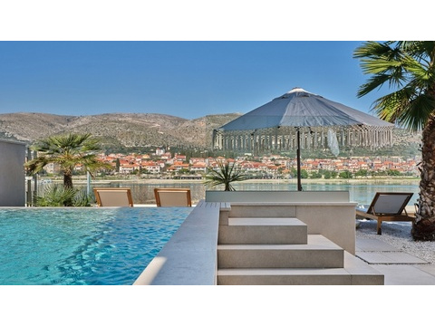 Villa kaufen in Trogir, mit Garage, mit Stellplatz, 350 m² Grundstück, 420 m² Wohnfläche, 6 Zimmer