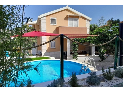 Zweifamilienhaus kaufen in Gespanschaft Split-Dalmatien, mit Stellplatz, 415 m² Grundstück, 130 m² Wohnfläche, 5 Zimmer