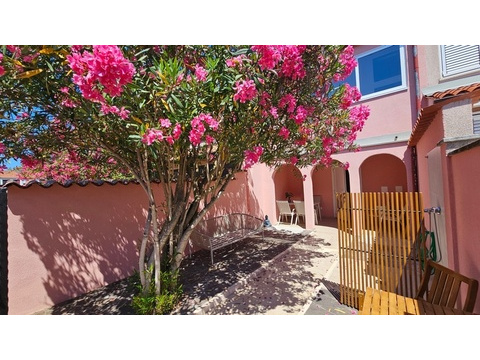 Reihenhaus kaufen in Novigrad, 48 m² Grundstück, 90 m² Wohnfläche, 4 Zimmer