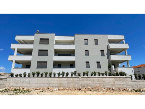 Außenansicht des neuen Mehrfamilienhauses in Vodice
