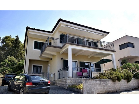 Zweifamilienhaus kaufen in Tisno, 249 m² Grundstück, 171 m² Wohnfläche, 8 Zimmer