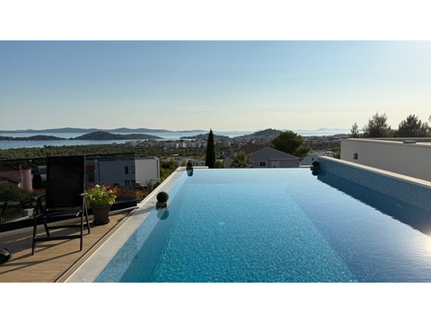 Villa kaufen in Vodice, mit Garage, mit Stellplatz, 831 m² Grundstück, 348 m² Wohnfläche, 5 Zimmer