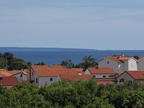Haus kaufen in Njivice, mit Stellplatz, 596 m² Grundstück, 217 m² Wohnfläche, 8 Zimmer