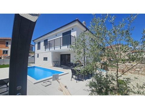 Doppelhaushälfte kaufen in Malinska, mit Stellplatz, 250 m² Grundstück, 130 m² Wohnfläche, 4 Zimmer