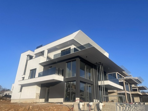Penthousewohnung kaufen in Njivice, mit Garage, 125 m² Wohnfläche, 4 Zimmer
