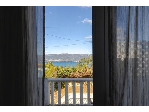 Meerblick aus dem Fenster des Hauses auf Ciovo