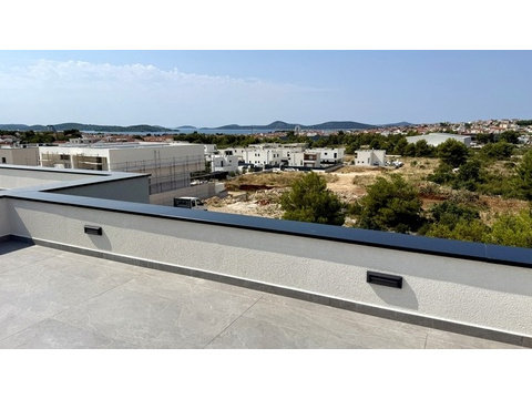 Maisonette- Wohnung kaufen in Vodice, mit Stellplatz, 110 m² Wohnfläche, 3 Zimmer