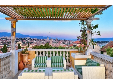 Penthousewohnung kaufen in Split, mit Stellplatz, 161 m² Wohnfläche, 5 Zimmer