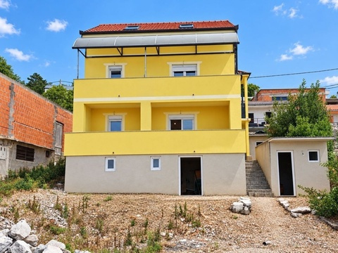 Zweifamilienhaus kaufen in Crikvenica, mit Stellplatz, 300 m² Grundstück, 128 m² Wohnfläche, 6 Zimmer