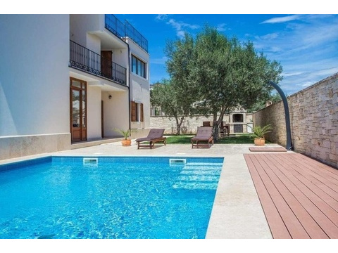 Mehrfamilienhaus kaufen in Novigrad, mit Garage, 914 m² Wohnfläche