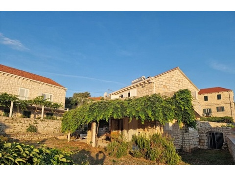 Einfamilienhaus kaufen in Lumbarda, 340 m² Grundstück, 74 m² Wohnfläche, 3 Zimmer