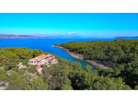 Mehrfamilienhaus kaufen in Hvar, mit Stellplatz, 836 m² Grundstück, 600 m² Wohnfläche, 22 Zimmer