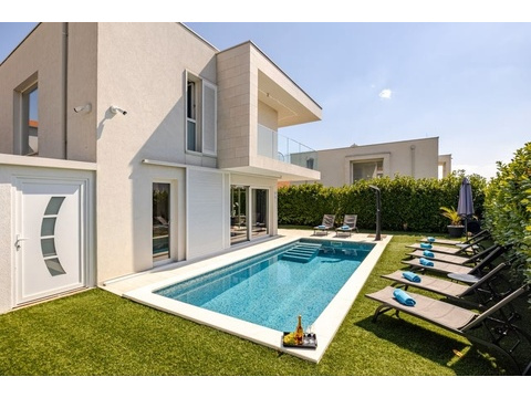 Villa kaufen in Kaštel Gomilica, mit Stellplatz, 401 m² Grundstück, 143 m² Wohnfläche, 5 Zimmer