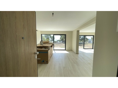 Blick von der Wohnungstür in den Wohnbereich