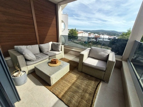 Terrasse mit Loungemöbeln