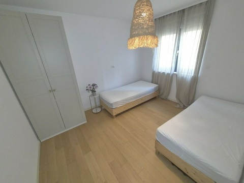 Zweites Schlafzimmer mit zwei Einzelbetten