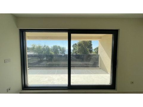 Schiebetür vom Wohnzimmer zur Terrasse