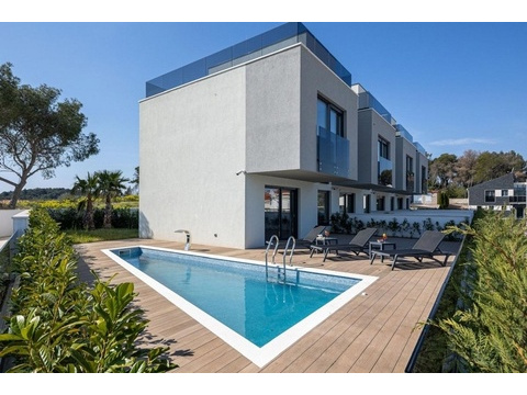 Haus mit Swimmingpool und Meerblick auf Ciovo in Kroatien - H3931