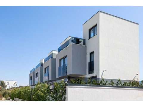 Modernes Neubauhaus mit klarer Architektur in Kroatien