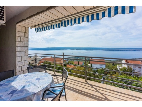 Meerblick von überdachtem Balkon in Kroatien