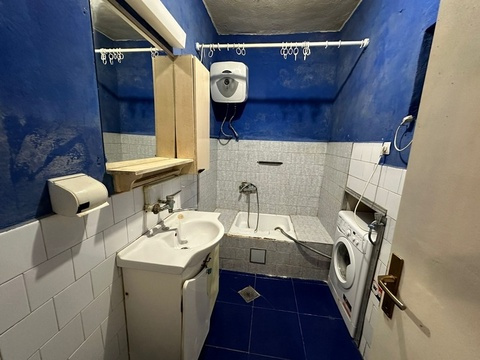 Bad mit Wanne.