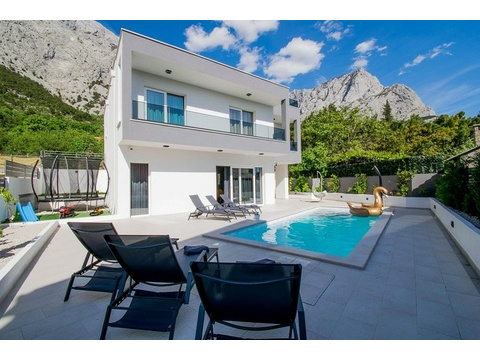Villa kaufen in Baška Voda, 424 m² Grundstück, 250 m² Wohnfläche, 4 Zimmer