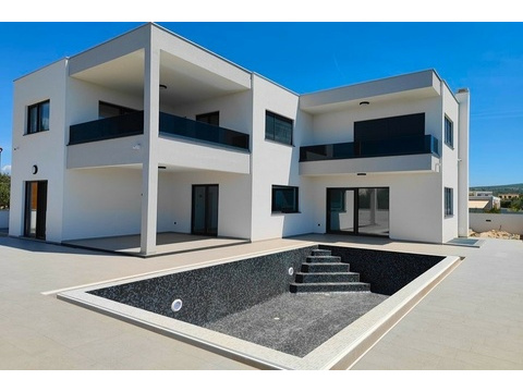 Neue Villa mit Pool in Primosten