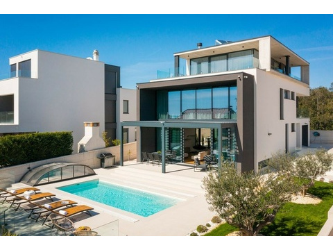 Villa mit Pool und Garten bei Zadar
