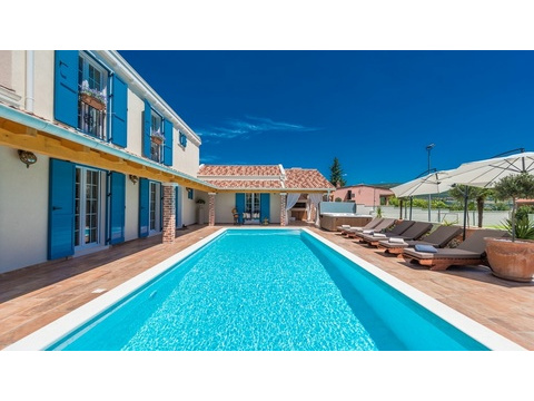 Villa kaufen in Karin, 1.200 m² Grundstück, 180 m² Wohnfläche, 4 Zimmer