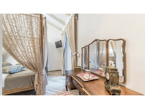 Schlafzimmer mit Frisiertisch