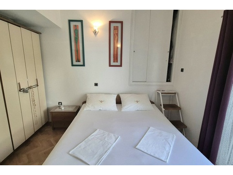 Schlafzimmer mit Einbauschrank