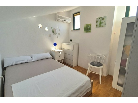 Schlafzimmer mit Klimagerät